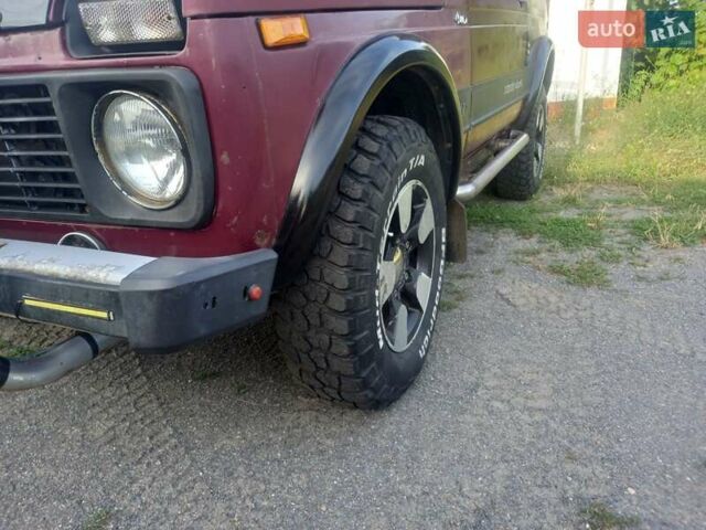 Червоний ВАЗ 21213 Niva, об'ємом двигуна 1.7 л та пробігом 173 тис. км за 2800 $, фото 9 на Automoto.ua