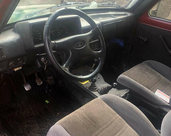 Красный ВАЗ 21213 Niva, объемом двигателя 1.7 л и пробегом 280 тыс. км за 3500 $, фото 6 на Automoto.ua
