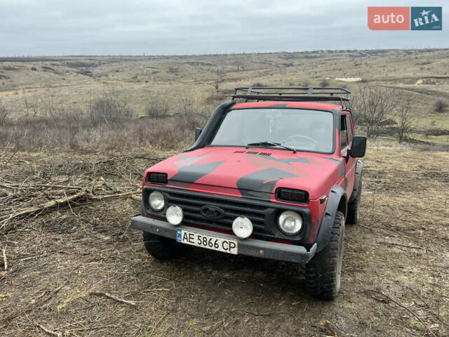 Красный ВАЗ 21213 Niva, объемом двигателя 1.7 л и пробегом 280 тыс. км за 3500 $, фото 2 на Automoto.ua