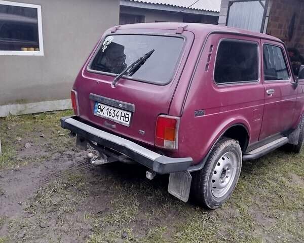 Червоний ВАЗ 21213 Niva, об'ємом двигуна 1.69 л та пробігом 140 тис. км за 2550 $, фото 9 на Automoto.ua