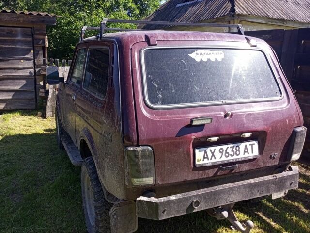Красный ВАЗ 21213 Niva, объемом двигателя 1.6 л и пробегом 287 тыс. км за 3400 $, фото 1 на Automoto.ua
