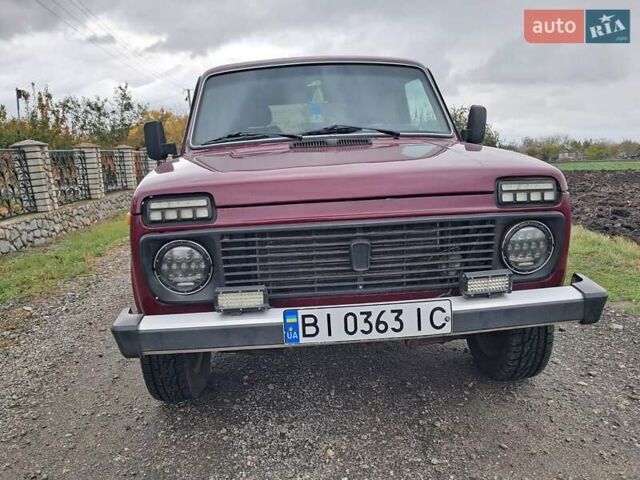 Красный ВАЗ 21213 Niva, объемом двигателя 1.69 л и пробегом 156 тыс. км за 3950 $, фото 6 на Automoto.ua