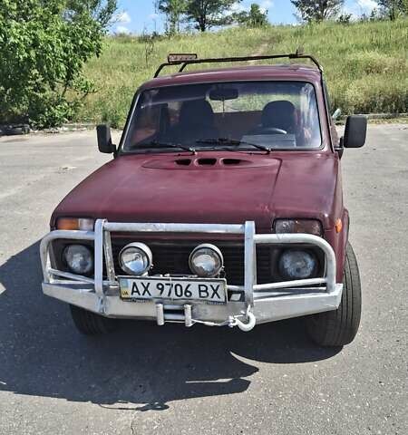 Красный ВАЗ 21213 Niva, объемом двигателя 1.57 л и пробегом 145 тыс. км за 2000 $, фото 1 на Automoto.ua