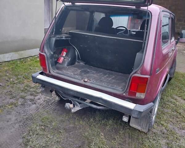 Червоний ВАЗ 21213 Niva, об'ємом двигуна 1.69 л та пробігом 140 тис. км за 2550 $, фото 2 на Automoto.ua