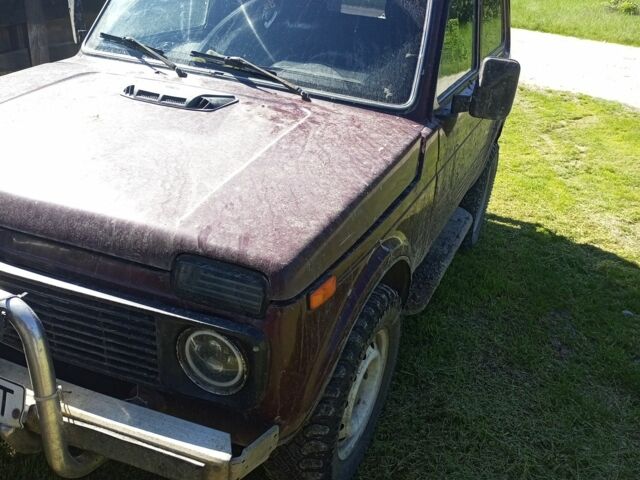 Красный ВАЗ 21213 Niva, объемом двигателя 1.6 л и пробегом 260 тыс. км за 2900 $, фото 3 на Automoto.ua