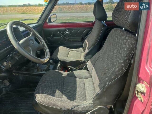 Красный ВАЗ 21213 Niva, объемом двигателя 1.69 л и пробегом 135 тыс. км за 3400 $, фото 11 на Automoto.ua