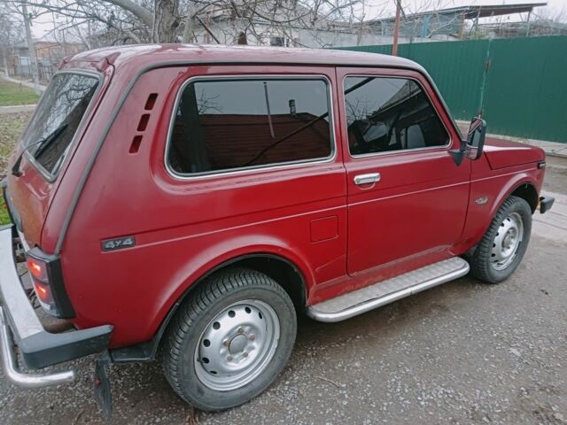 Красный ВАЗ 21213 Niva, объемом двигателя 1.7 л и пробегом 70 тыс. км за 3000 $, фото 2 на Automoto.ua