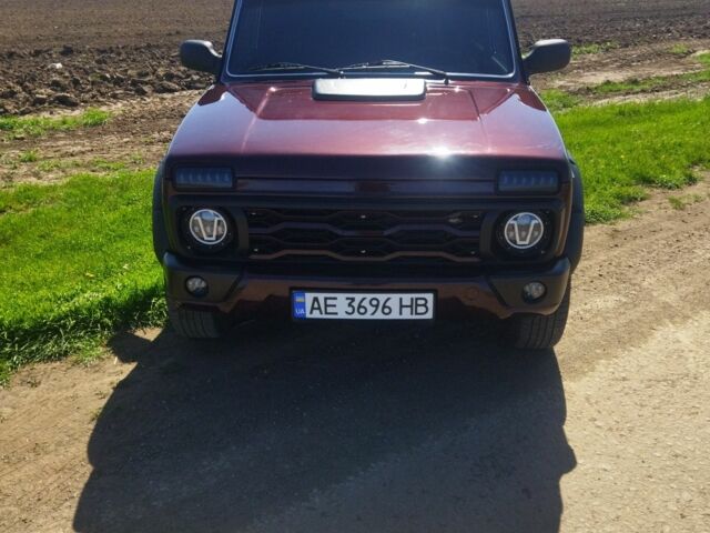 Красный ВАЗ 21213 Niva, объемом двигателя 1.7 л и пробегом 200 тыс. км за 4300 $, фото 2 на Automoto.ua