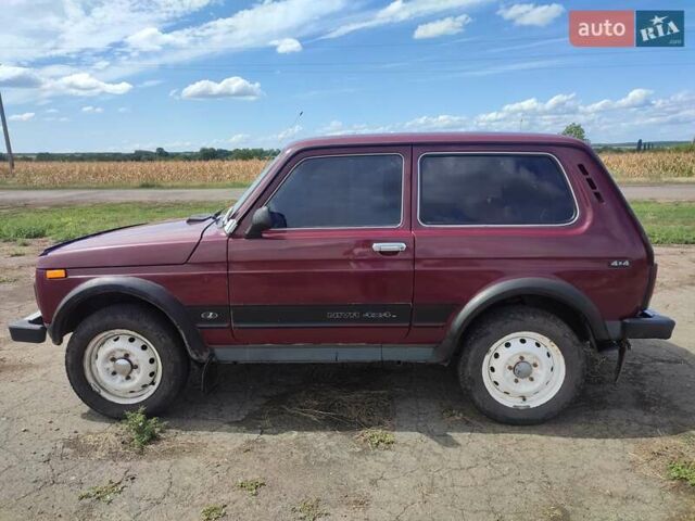 Красный ВАЗ 21213 Niva, объемом двигателя 1.69 л и пробегом 135 тыс. км за 3400 $, фото 2 на Automoto.ua