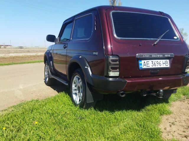 Красный ВАЗ 21213 Niva, объемом двигателя 1.7 л и пробегом 200 тыс. км за 4300 $, фото 4 на Automoto.ua