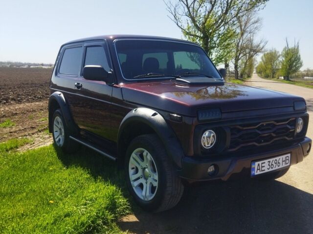 Красный ВАЗ 21213 Niva, объемом двигателя 1.7 л и пробегом 200 тыс. км за 4300 $, фото 1 на Automoto.ua