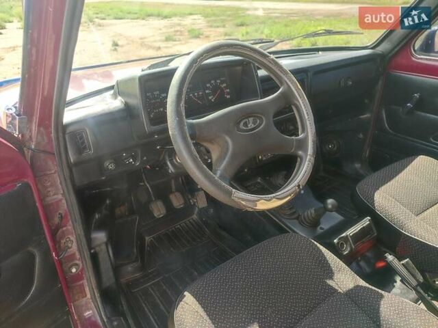 Красный ВАЗ 21213 Niva, объемом двигателя 1.69 л и пробегом 135 тыс. км за 3400 $, фото 13 на Automoto.ua