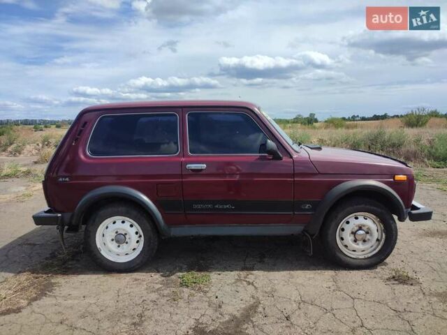 Красный ВАЗ 21213 Niva, объемом двигателя 1.69 л и пробегом 135 тыс. км за 3400 $, фото 1 на Automoto.ua