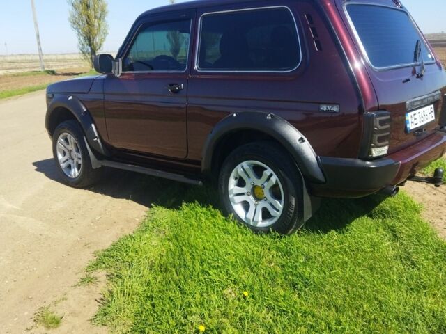 Красный ВАЗ 21213 Niva, объемом двигателя 1.7 л и пробегом 200 тыс. км за 4300 $, фото 3 на Automoto.ua