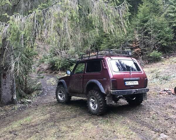 Красный ВАЗ 21213 Niva, объемом двигателя 1.7 л и пробегом 100 тыс. км за 3800 $, фото 1 на Automoto.ua
