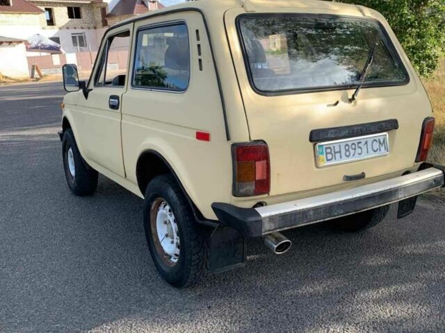 Желтый ВАЗ 21213 Niva, объемом двигателя 1.7 л и пробегом 200 тыс. км за 2300 $, фото 3 на Automoto.ua