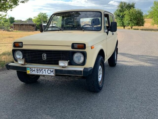 Желтый ВАЗ 21213 Niva, объемом двигателя 1.7 л и пробегом 200 тыс. км за 2300 $, фото 4 на Automoto.ua