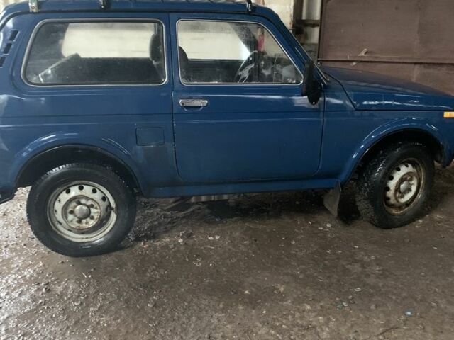 Синій ВАЗ 21213 Niva, об'ємом двигуна 1.7 л та пробігом 250 тис. км за 1600 $, фото 2 на Automoto.ua