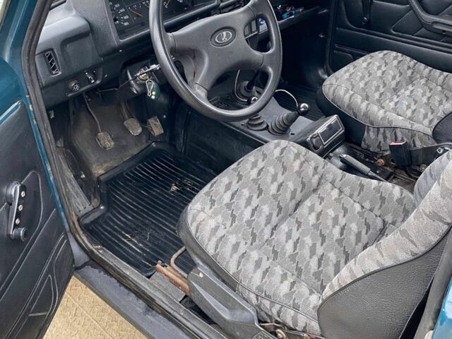Синий ВАЗ 21213 Niva, объемом двигателя 1.7 л и пробегом 96 тыс. км за 2800 $, фото 3 на Automoto.ua