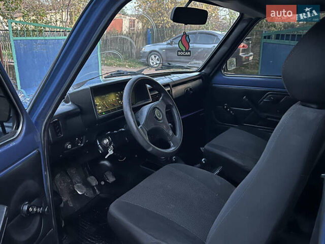 Синий ВАЗ 21213 Niva, объемом двигателя 1.7 л и пробегом 228 тыс. км за 3450 $, фото 6 на Automoto.ua