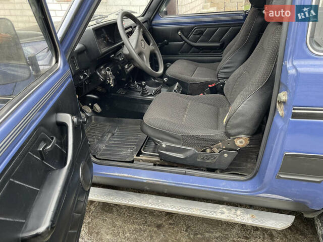 Синий ВАЗ 21213 Niva, объемом двигателя 1.69 л и пробегом 167 тыс. км за 3500 $, фото 5 на Automoto.ua