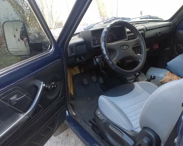 Синий ВАЗ 21213 Niva, объемом двигателя 1.7 л и пробегом 216 тыс. км за 4500 $, фото 4 на Automoto.ua