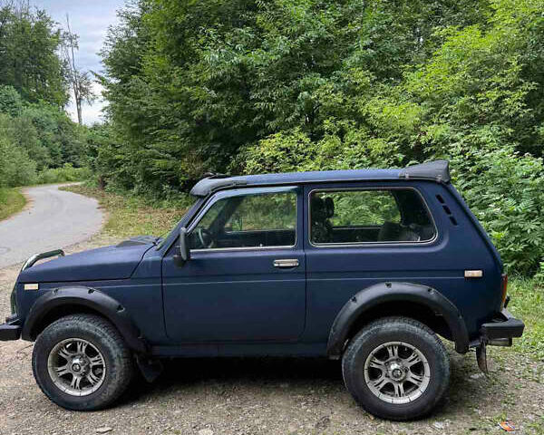 Синий ВАЗ 21213 Niva, объемом двигателя 1.69 л и пробегом 240 тыс. км за 3300 $, фото 2 на Automoto.ua