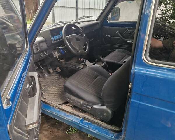 Синий ВАЗ 21213 Niva, объемом двигателя 1.69 л и пробегом 100 тыс. км за 2900 $, фото 6 на Automoto.ua