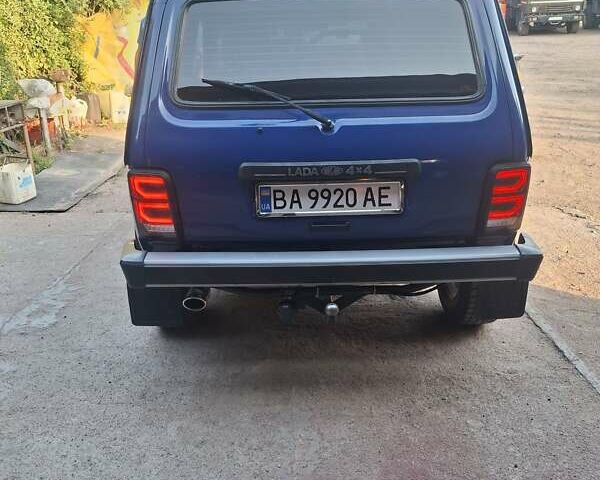 Синий ВАЗ 21213 Niva, объемом двигателя 1.6 л и пробегом 180 тыс. км за 4500 $, фото 2 на Automoto.ua