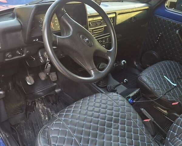 Синий ВАЗ 21213 Niva, объемом двигателя 1.6 л и пробегом 180 тыс. км за 4500 $, фото 7 на Automoto.ua