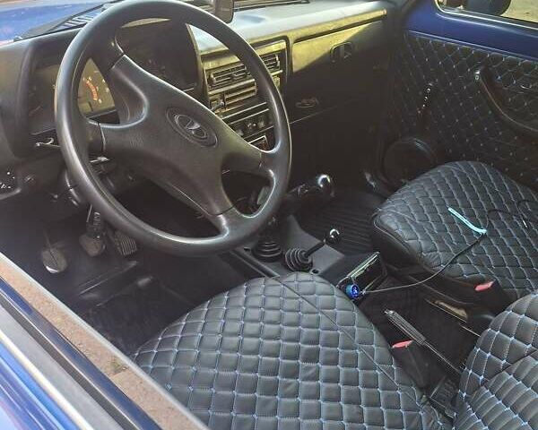 Синий ВАЗ 21213 Niva, объемом двигателя 1.6 л и пробегом 180 тыс. км за 4500 $, фото 3 на Automoto.ua