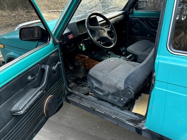 Зеленый ВАЗ 21213 Niva, объемом двигателя 1.6 л и пробегом 100 тыс. км за 2350 $, фото 2 на Automoto.ua