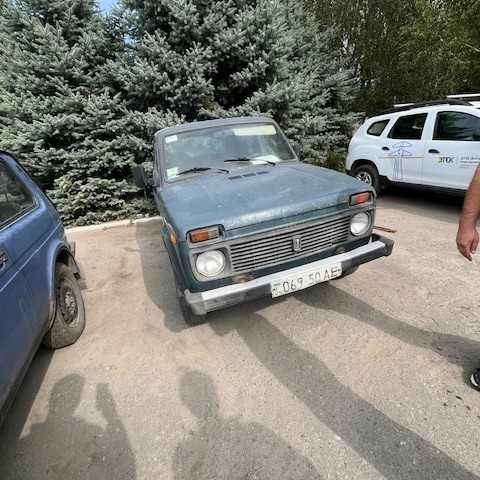 Зелений ВАЗ 21213 Niva, об'ємом двигуна 1.6 л та пробігом 457 тис. км за 2672 $, фото 1 на Automoto.ua