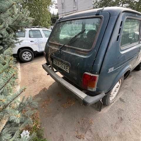 Зелений ВАЗ 21213 Niva, об'ємом двигуна 1.6 л та пробігом 457 тис. км за 2672 $, фото 5 на Automoto.ua