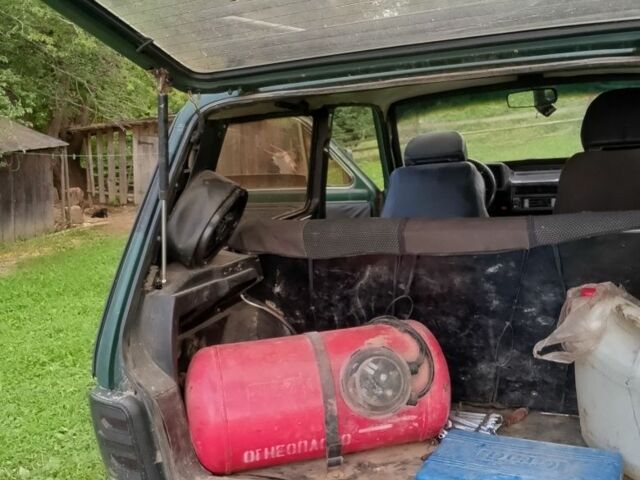 Зелений ВАЗ 21213 Niva, об'ємом двигуна 1 л та пробігом 1000 тис. км за 2546 $, фото 2 на Automoto.ua