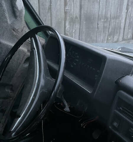 Зеленый ВАЗ 21213 Niva, объемом двигателя 1.6 л и пробегом 600 тыс. км за 2000 $, фото 1 на Automoto.ua