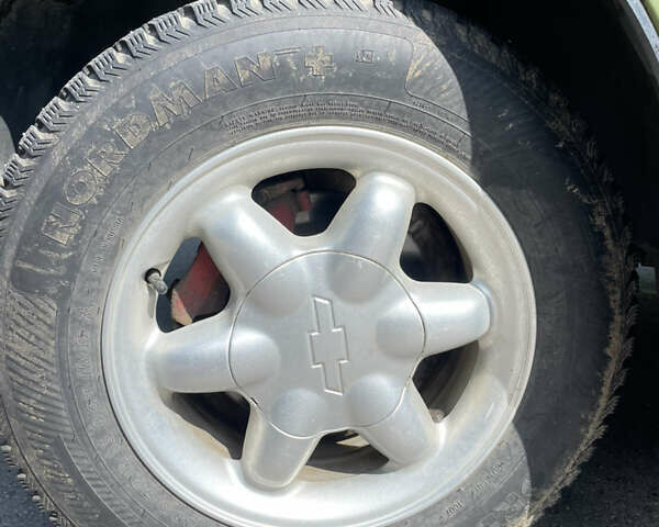 Зеленый ВАЗ 21213 Niva, объемом двигателя 1.7 л и пробегом 157 тыс. км за 2500 $, фото 6 на Automoto.ua