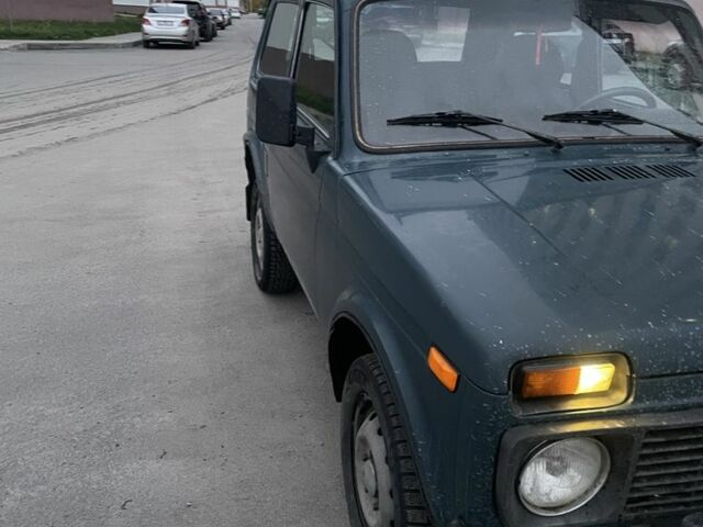 Зеленый ВАЗ 21213 Niva, объемом двигателя 1.7 л и пробегом 130 тыс. км за 2700 $, фото 1 на Automoto.ua