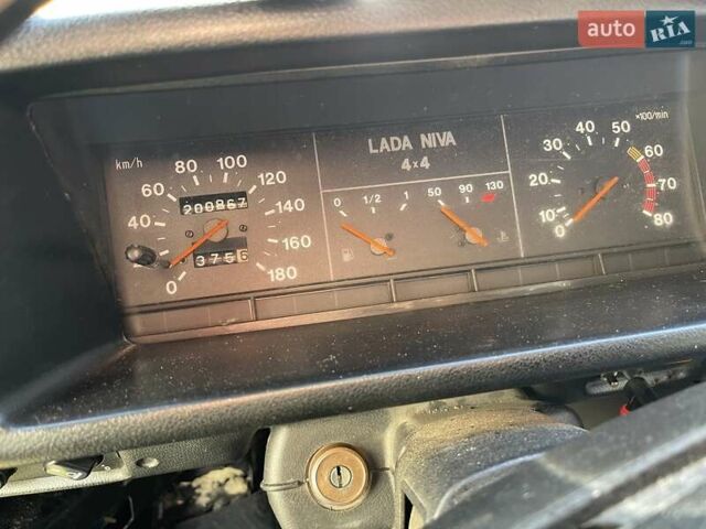 Зеленый ВАЗ 21213 Niva, объемом двигателя 1.7 л и пробегом 200 тыс. км за 4500 $, фото 3 на Automoto.ua