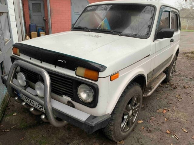 Белый ВАЗ 21214, объемом двигателя 1.7 л и пробегом 150 тыс. км за 3200 $, фото 1 на Automoto.ua