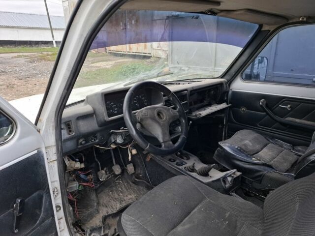 ВАЗ 21214 2007 в Каменце-Подольском на Automoto.ua Белый ВАЗ 21214, объемом двигателя 0 л и пробегом 300 тыс. км за 2141 $, фото 2 на Automoto.ua