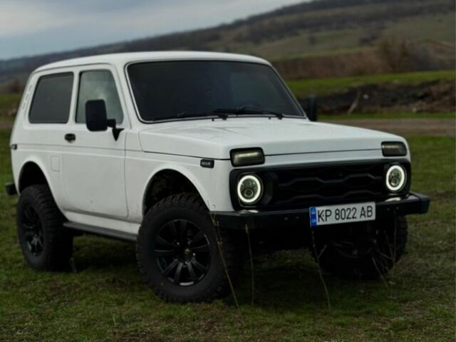 Белый ВАЗ 21214, объемом двигателя 1.7 л и пробегом 350 тыс. км за 3500 $, фото 4 на Automoto.ua