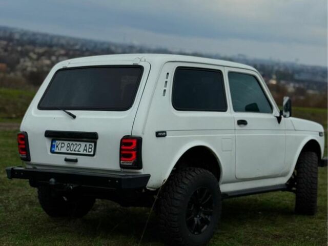 Белый ВАЗ 21214, объемом двигателя 1.7 л и пробегом 350 тыс. км за 3500 $, фото 2 на Automoto.ua