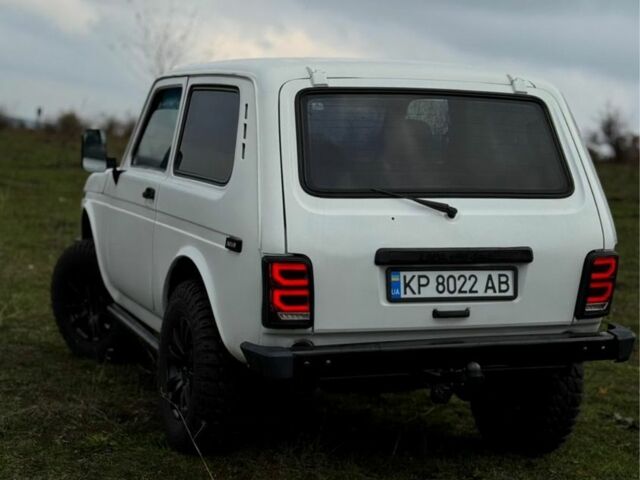 Белый ВАЗ 21214, объемом двигателя 1.7 л и пробегом 350 тыс. км за 3500 $, фото 3 на Automoto.ua
