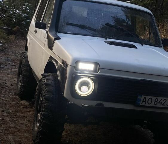 Білий ВАЗ 21214, об'ємом двигуна 1.6 л та пробігом 400 тис. км за 2600 $, фото 1 на Automoto.ua