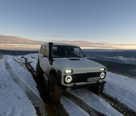 Білий ВАЗ 21214, об'ємом двигуна 1.6 л та пробігом 400 тис. км за 2600 $, фото 2 на Automoto.ua