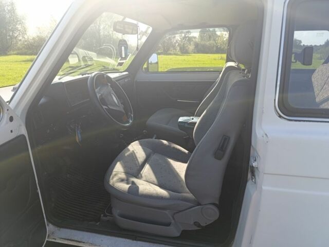 Белый ВАЗ 21214, объемом двигателя 1.7 л и пробегом 140 тыс. км за 3500 $, фото 6 на Automoto.ua