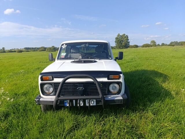 Белый ВАЗ 21214, объемом двигателя 1.7 л и пробегом 140 тыс. км за 3500 $, фото 1 на Automoto.ua