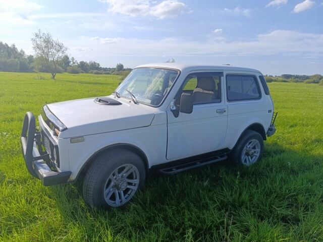 Білий ВАЗ 21214, об'ємом двигуна 1.7 л та пробігом 140 тис. км за 3500 $, фото 5 на Automoto.ua