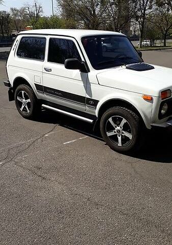 Белый ВАЗ 21214, объемом двигателя 1.7 л и пробегом 212 тыс. км за 5000 $, фото 5 на Automoto.ua